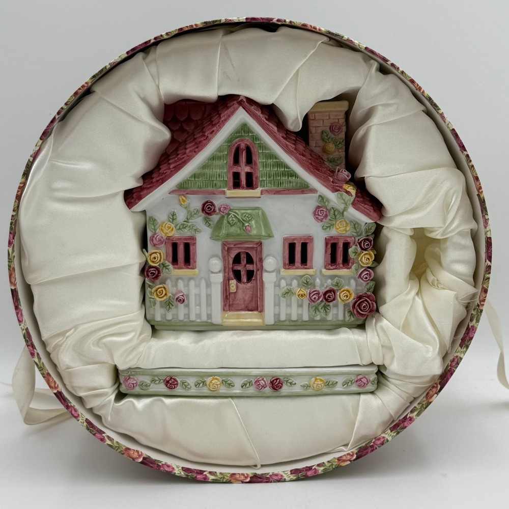 Royal Albert Old Country Roses Cottage Tea Light Candle Holder 2002 with Box